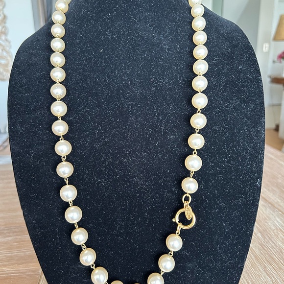 CHANEL Authentic Pearl Necklace Vintage. Made in France.